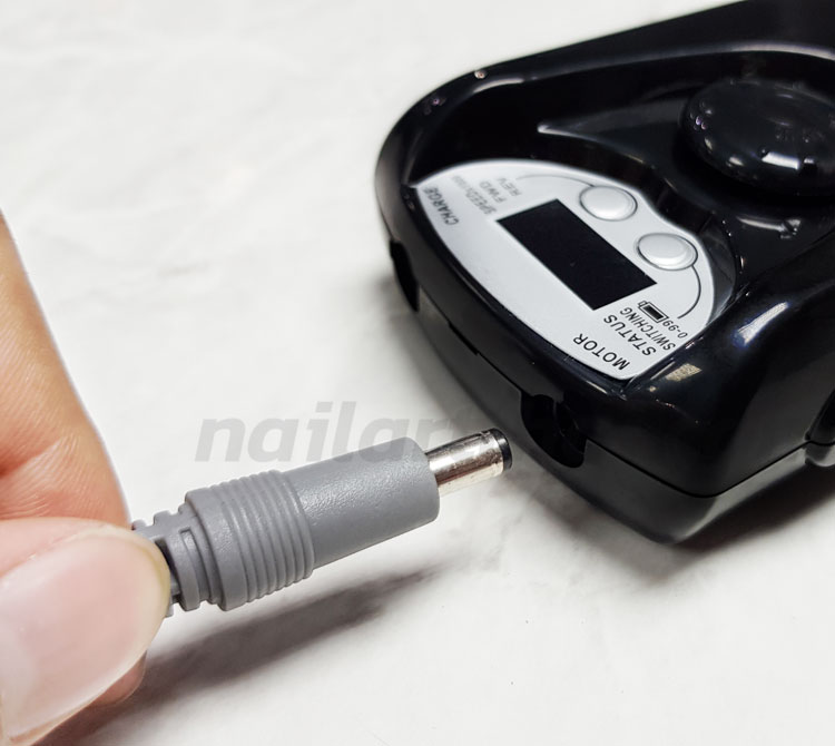 เครื่องเจียเล็บไฟฟ้าแบบพกพา 30,000 RPM สีขาว - Image 3